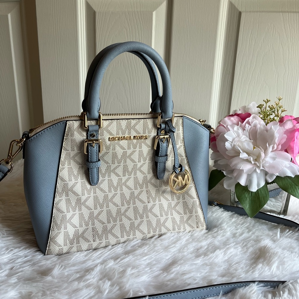 EUC Michael Kors Ciara crossbody vanilla with light blue accents